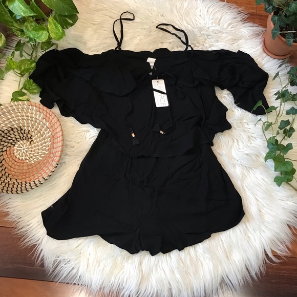 l*space Other - New🌿Solid Ruffle Trim Woven Romper
